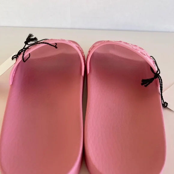 Gucci Pursuit GG Slide Sandals - Picture 5 of 11